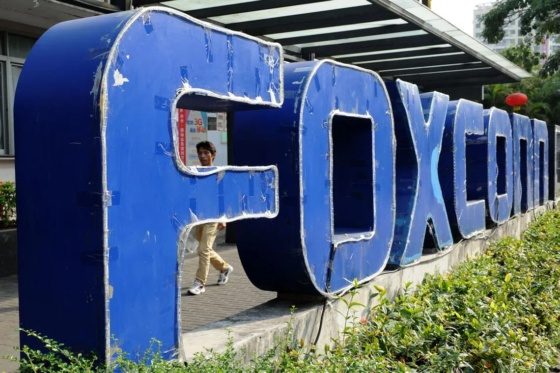 Foxconn will top up wages in December and January for full-time workers who joined its Zhengzhou facility at the start of November or earlier.