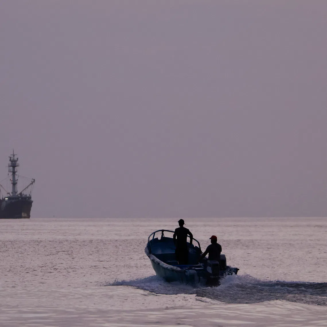 FILE PHOTO: Fishermen return to the ocean after unloading their catch as local fishermen are increasingly being pursued by Ecuadorean gangs to move drugs and for their skills navigating the Pacific waters along Ecuador's coast, which has become a hub for the international smuggling of narcotics over the last half-decade, in Manta, Ecuador, June 4, 2026. REUTERS/Karen Toro/File Photo