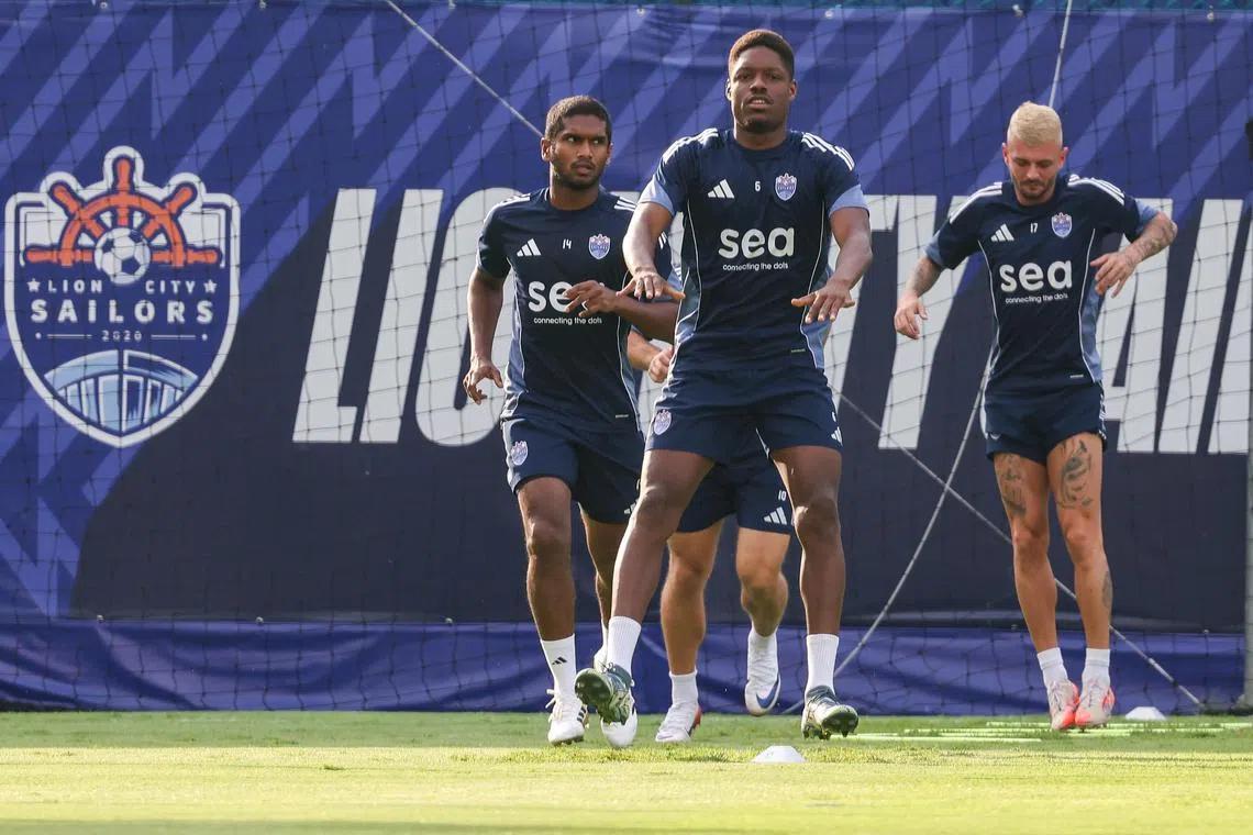 ST20250812_202591900685/dgsailors22/Brian Teo/Deepanraj A C Ganesan/Lion City Sailors midfielder Tsiy-William Ndenge (centre) training with his teammates at the Lion City Sailors Training Centre on Aug 12, 2025. ST PHOTO: BRIAN TEO