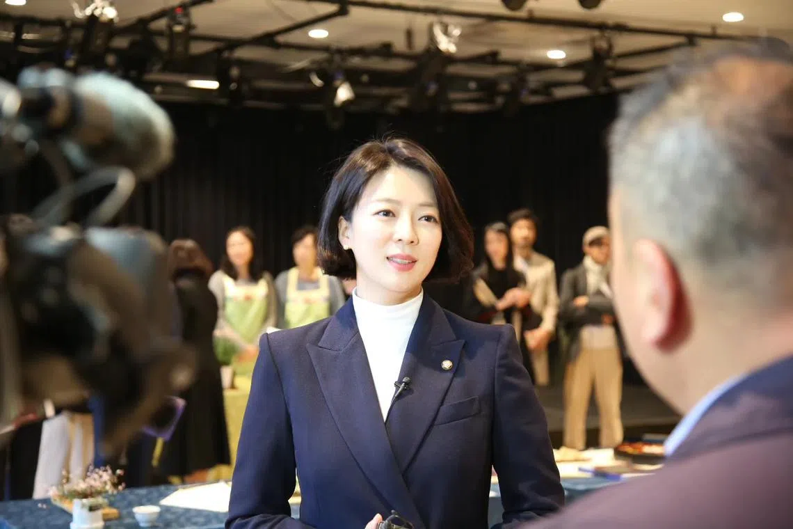 Ms Bae Hyun-jin was reportedly struck in the head with an object by an unidentified assailant on a street in Seoul.