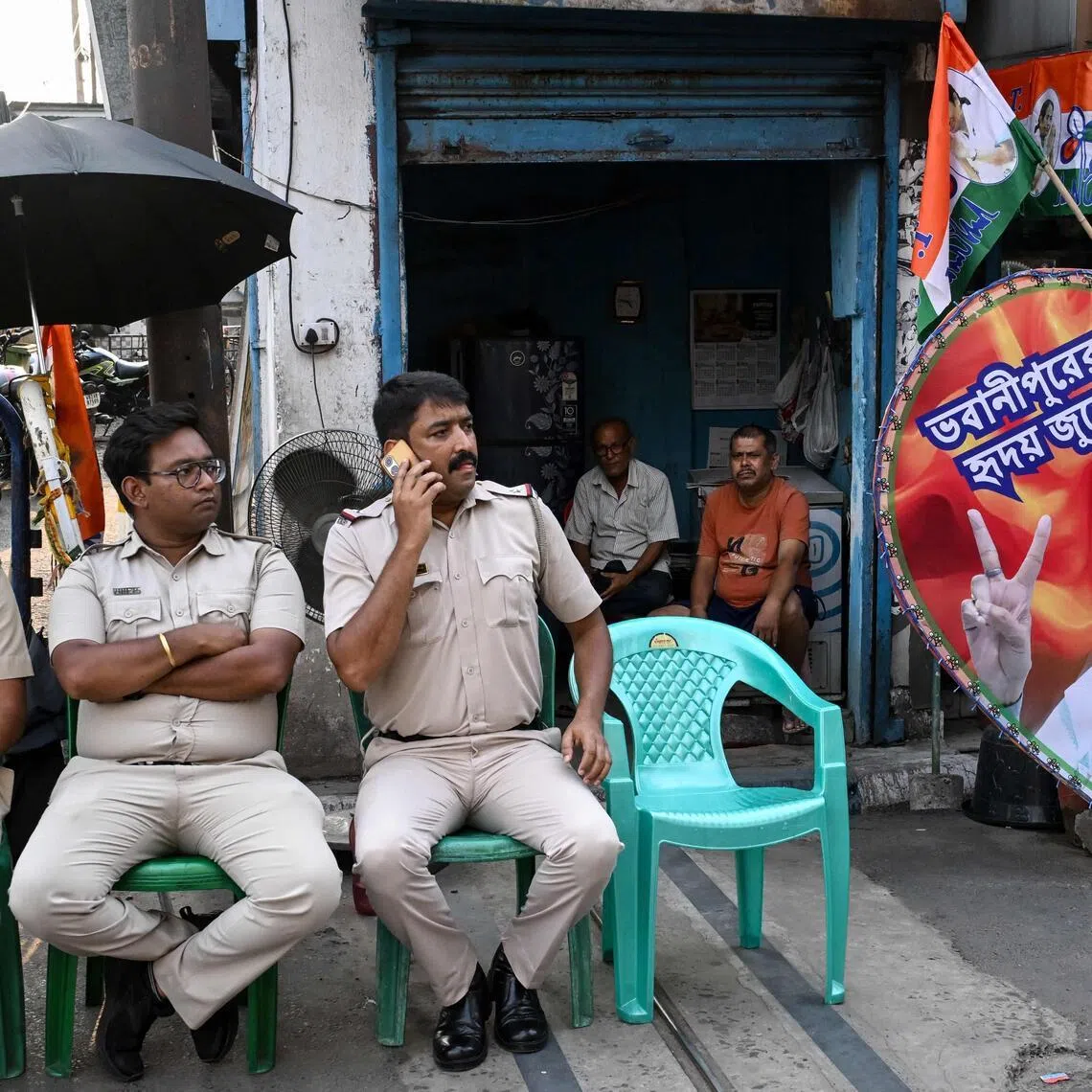 Police guarding the road leading towards the residence of West Bengal Chief Minister Mamata Banerjee in Kolkata on May 5.