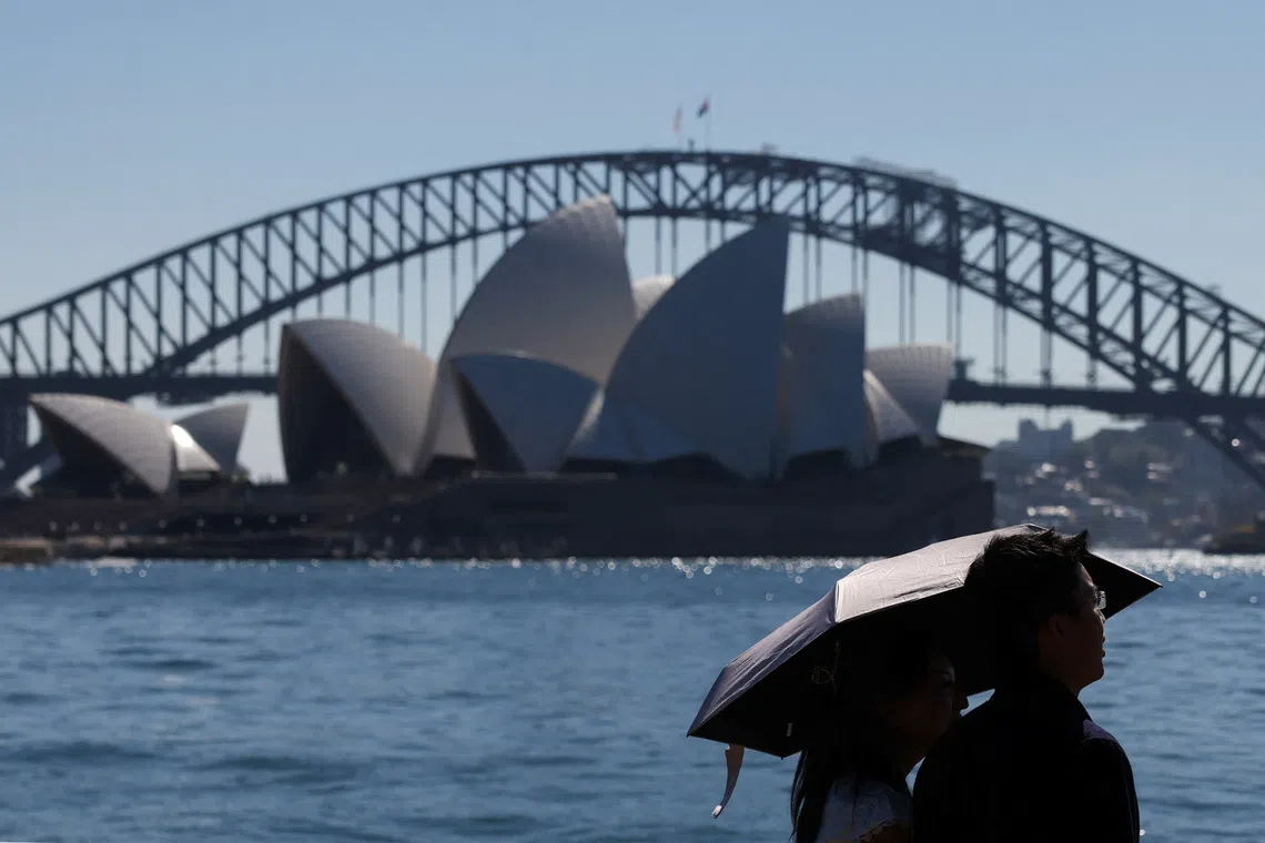 Sydney sweats in spring hot spell, faces 'extreme' bushfire risk