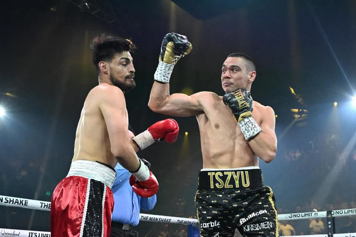 epa10697840 Tim Tszyu (R) of Australia in action against Carlos Ocampo of Mexico during the Interim WBO super-welterweight world title boxing match at the Gold Coast Convention & Exhibition Centre on the Gold Coast, Australia 18 June 2023.  EPA-EFE/DARREN ENGLAND AUSTRALIA AND NEW ZEALAND OUT