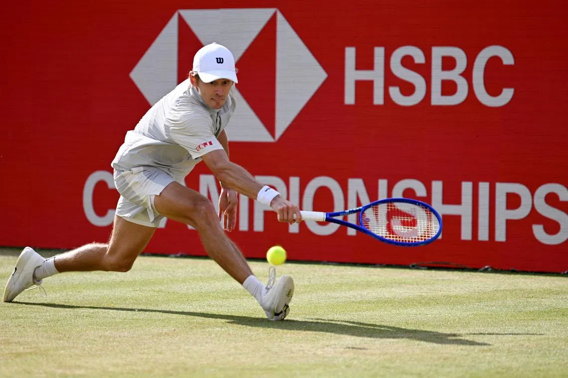 De Minaur up and running at Queen's, Mensik suffers early defeat