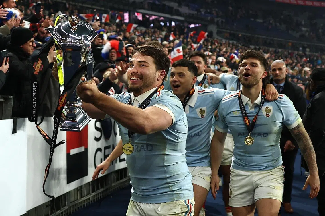 Rugby Union - Six Nations Championship - France v England - Stade de France, Saint-Denis, France - March 14, 2026 France's Antoine Dupont celebrates with the Six Nations trophy with teammates after winning the Championship REUTERS/Gonzalo Fuentes