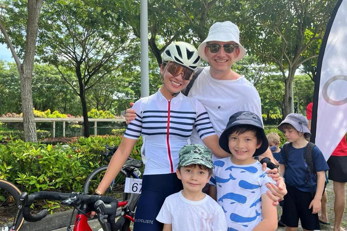 dlathlete13 - (2664) Singapore cyclist Faye Foo (clockwise from left) bonds over cycling with her husband Alex Goldie, and two sons Matthew and Oliver Goldie.

(2664) Faye Foo 
section: Sports
copyright: For SPH use only