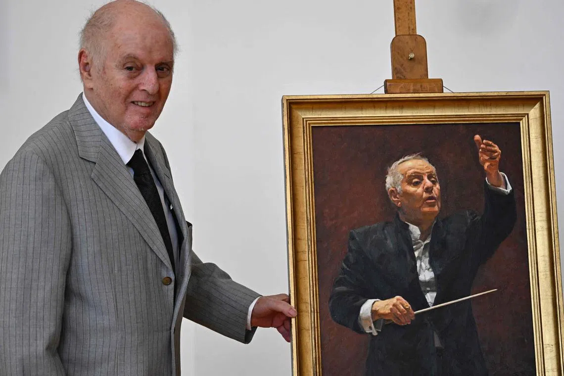 Daniel Barenboim poses next to his portrait made by Chinese artist Du Wenjie during the unveiling ceremony of his portrait as Berlin's honorary citizen, on Sept 11, 2023 at the House of Representatives of Berlin. 