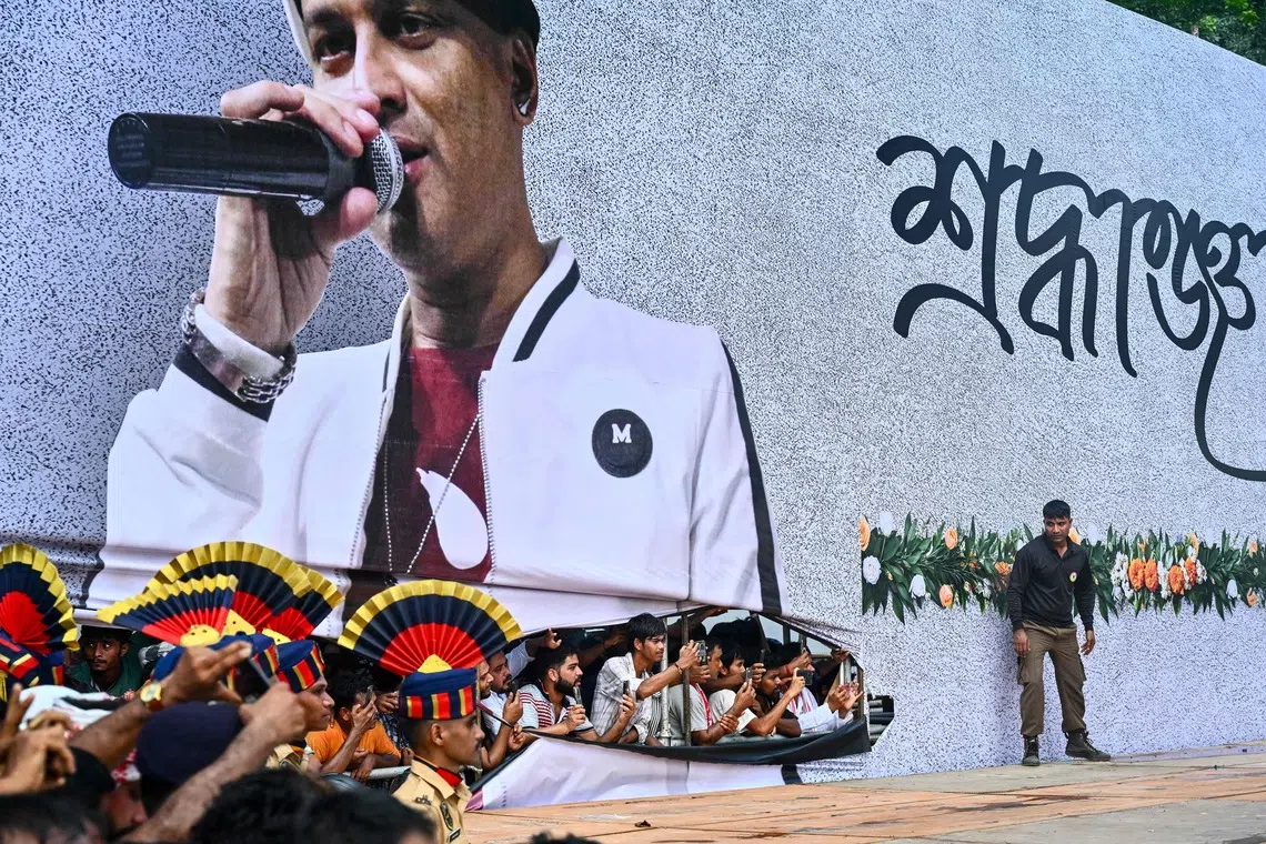 TOPSHOT - Fans throng during the cremation of Indian musician Zubeen Garg, on the outskirts of Guwahati on September 23, 2025. Zubeen Garg, 52, died by drowning in Singapore last week, triggering a massive outpouring of grief among his millions of fans in Assam, where he enjoyed a cult-like status. Tens of thousands of mourners thronged the streets of India's northeastern Assam state on September 23 to bid farewell to a flamboyant artiste, celebrated as much for his music as for his irreverent persona. (Photo by Biju BORO / AFP)