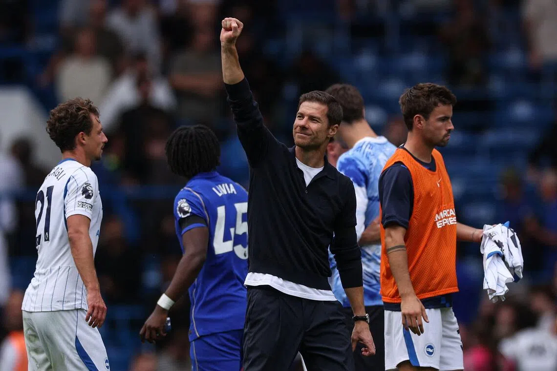 New Chelsea manager Xavi Alonso (centre) has already shown an adaptability to maximise the weapons at his disposal.