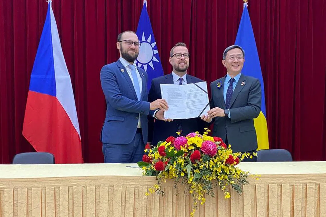Tomas Kopecny, the Czech government envoy for Ukraine, Taiwan deputy foreign minister Roy Lee and David Steinke, the Czech representative in Taiwan pose for a group photo after an event in Taipei, Taiwan, November 10, 2023. REUTERS/Ben Blanchard
