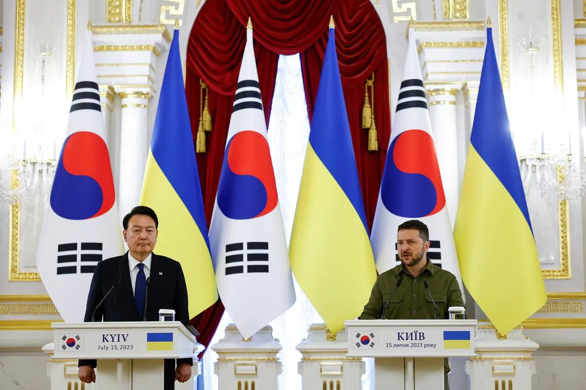 FILE PHOTO: Ukraine's President Volodymyr Zelenskiy and South Korean President Yoon Suk Yeol attend a joint statement, amid Russia's attack on Ukraine, in Kyiv, Ukraine July 15, 2023. REUTERS/Valentyn Ogirenko/File Photo