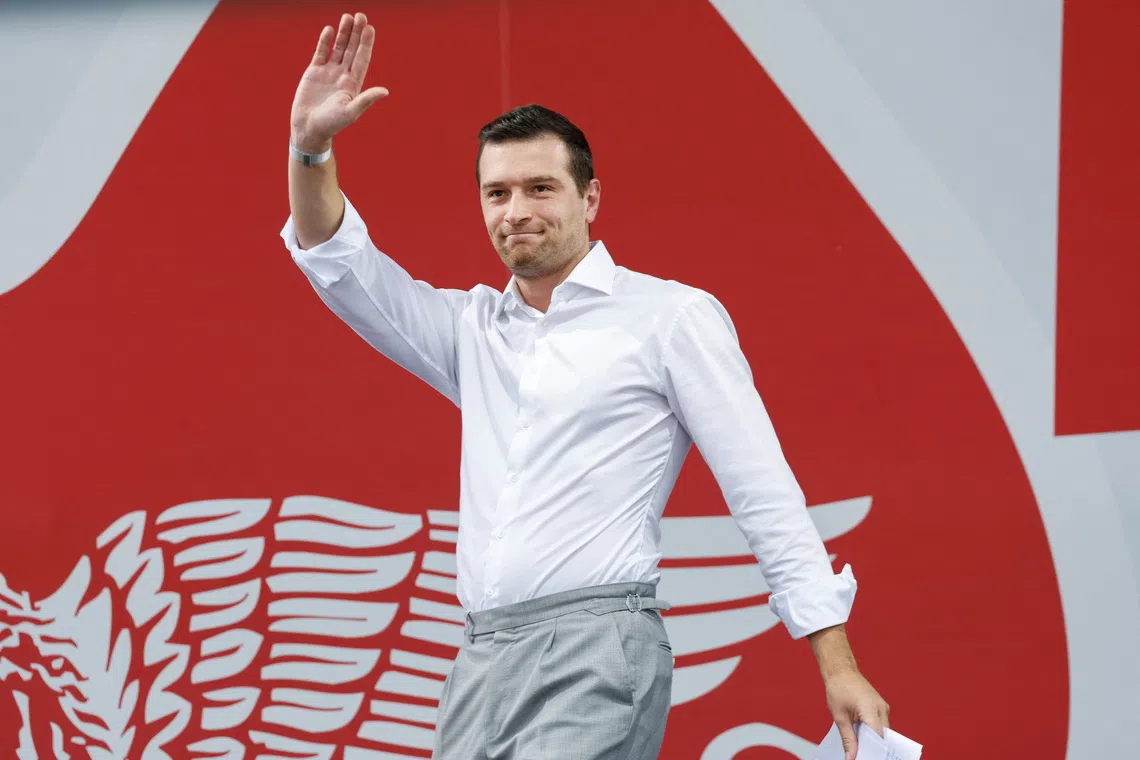 Jordan Bardella, president of the French National Rally (Rassemblement National - RN) party, waves to the crowd at the League party annual rally in Pontida, Italy, September 21, 2025. REUTERS/Remo Casilli