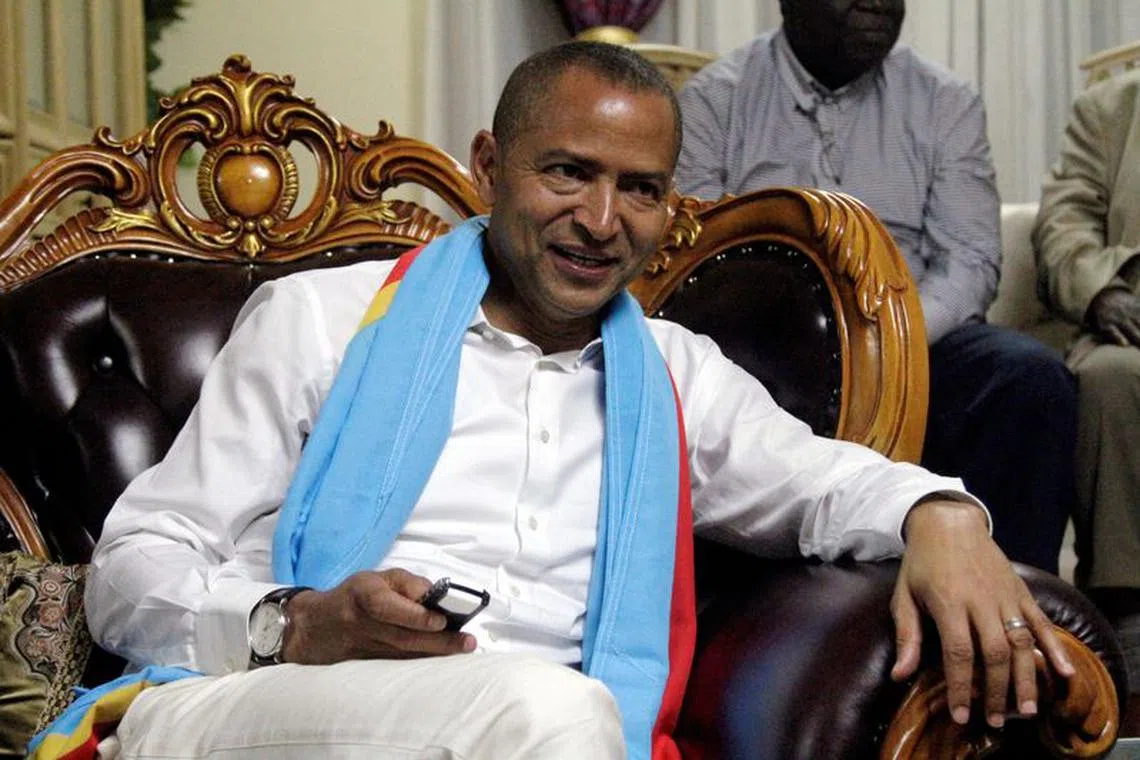 FILE PHOTO: Democratic Republic of Congo's opposition Presidential candidate Moise Katumbi talks to his supporters after leaving the prosecutor's office in Lubumbashi, the capital of Katanga province of the Democratic Republic of Congo, May 11, 2016. REUTERS/Kenny Katombe//File Photo