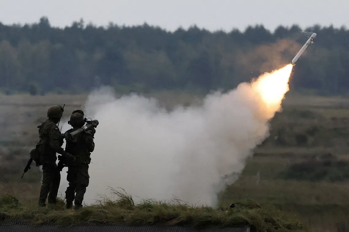 FILE PHOTO: Polish soldiers fire from a man-portable air-defence system Piorun as they take part in Polish forces with NATO soldiers hold military exercises 'Iron Defender' at a military range in Wierzbiny near Orzysz, Poland, September17, 2025. REUTERS/Kacper Pempel/File Photo