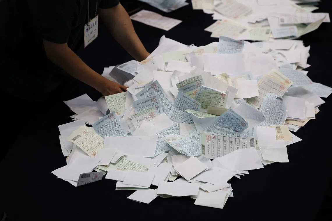 An election official counts the ballots for local elections in Seoul, South Korea, June 3, 2026.     REUTERS/Kim Hong-Ji