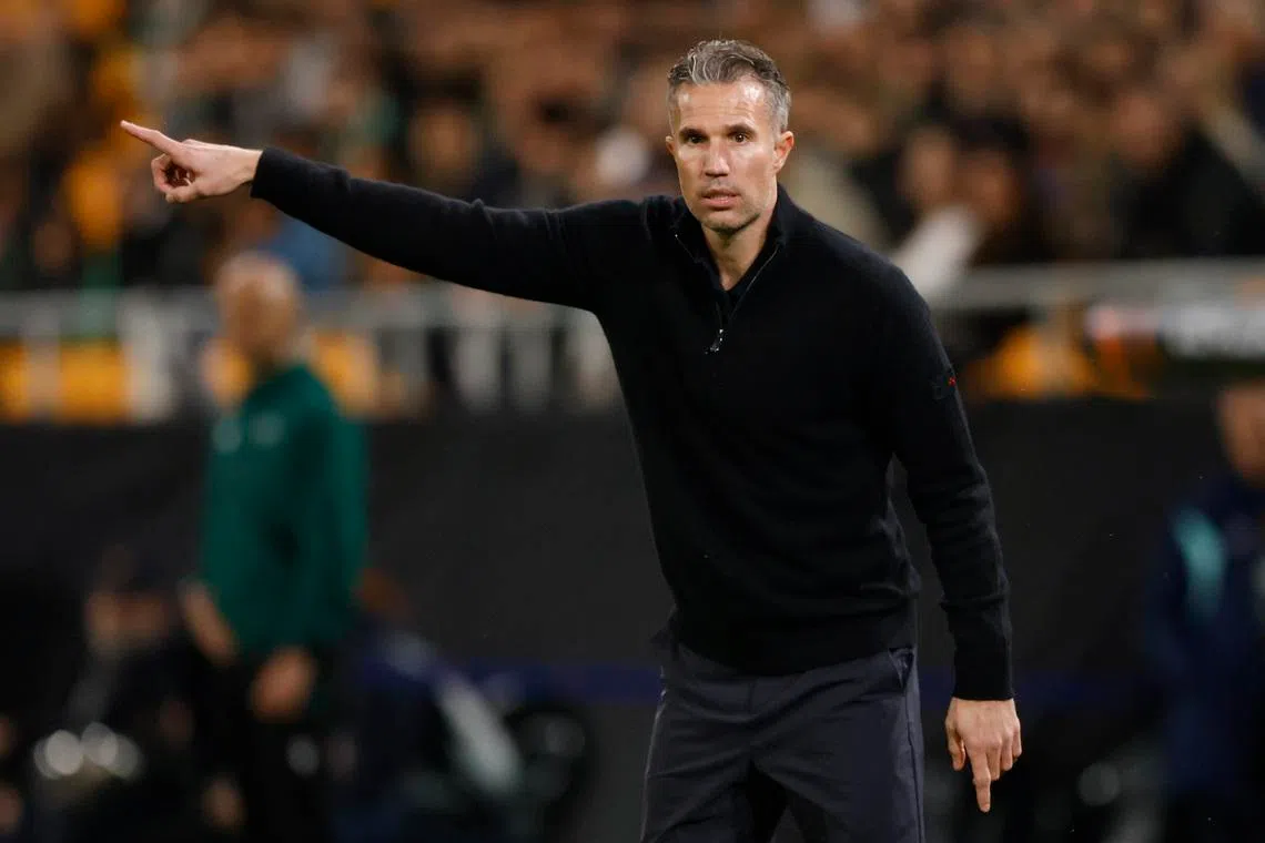 Soccer Football - UEFA Europa League - Real Betis v Feyenoord - Estadio de La Cartuja, Seville, Spain - January 29, 2026 Feyenoord coach Robin van Persie reacts REUTERS/Marcelo Del Pozo