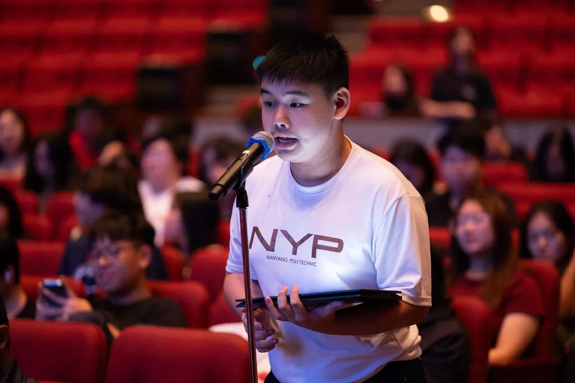 ST20240703_202447168325/grenvironment/Brian Teo/Gabriel Ramsey R/Mr Chow Zhenyu, 17, Nanyang Polytechnic Student, asking questions during The Straits Times talk by Ms Shabana Begum Nazeer, The Straits Times Environment and Science Journalist, at Nanyang Polytechnic on July 3, 2024. The session is moderated by Ms Ang Yiying, The Straits Times Correspondent. ST PHOTO: BRIAN TEO.