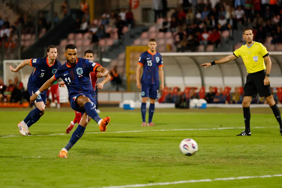 Soccer Football - FIFA World Cup - UEFA Qualifiers - Group G - Malta v Netherlands - National Stadium Ta' Qali, Attard, Malta - October 9, 2025 Netherlands' Cody Gakpo scores their second goal from the penalty spot REUTERS/Darrin Zammit Lupi