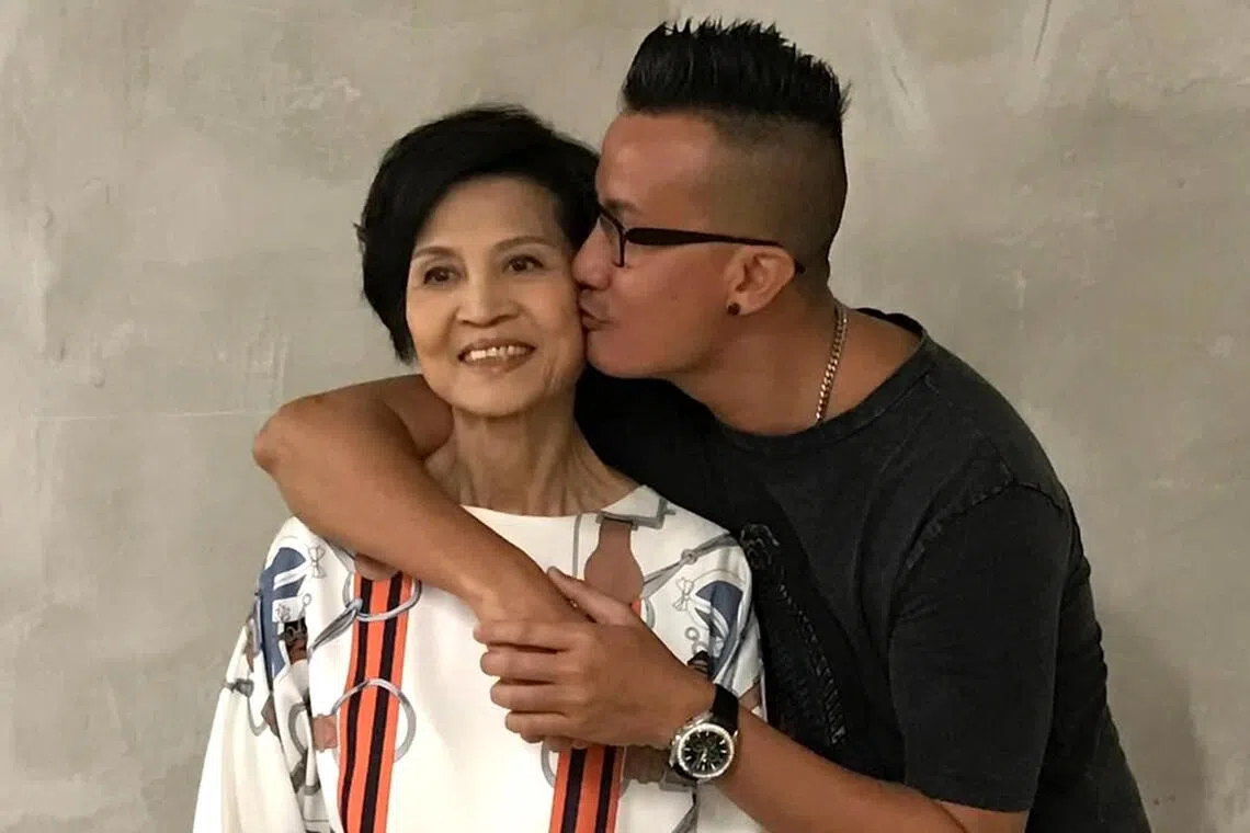 Chen Hanwei with his mother, who died in July 2024. 