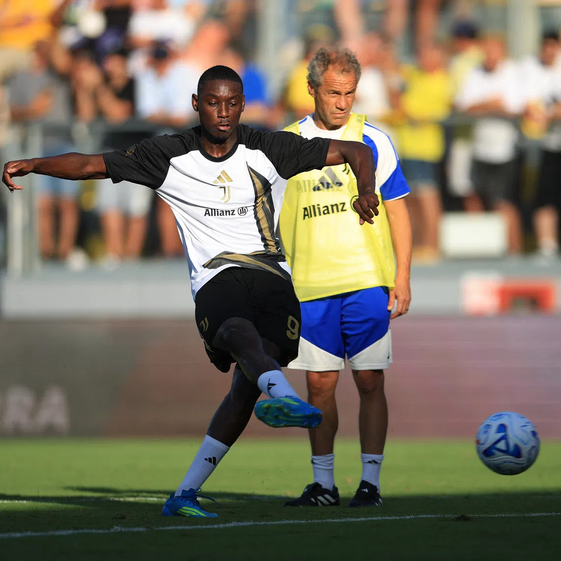 Soccer Football - Serie A - Frosinone v Juventus - Stadio Benito Stirpe, Frosinone, Italy - August 23, 2026 Juventus' Randal Kolo Muani during the warm up before the match REUTERS/Guglielmo Mangiapane