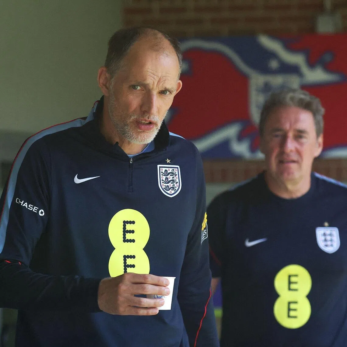 KANSAS CITY, KANSAS - JUNE 29: Thomas Tuchel, Manager of England, looks on during an England Media Activity day on June 29, 2026 in Kansas City, Kansas.   Richard Pelham/Getty Images/AFP (Photo by Richard Pelham / GETTY IMAGES NORTH AMERICA / Getty Images via AFP)