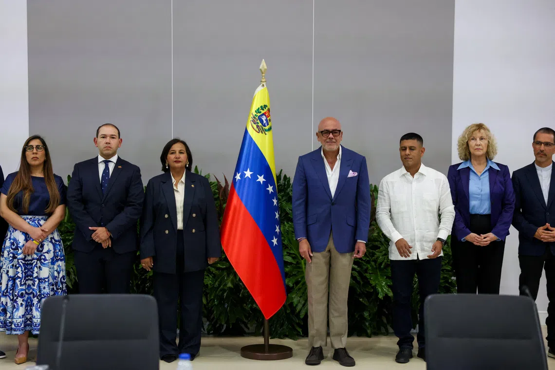 Venezuelan acting government, opposition delegation begin talks