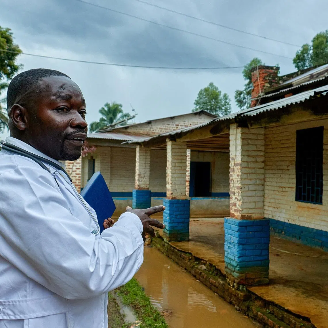 Medical Director of Mungwalu General Hospital, Richard Lokudu, speaks to Reuters at the Mongbwalu General Referral Hospital as aid agencies intensify efforts to contain an Ebola outbreak caused by the Bundibugyo virus in Mongbwalu, Djugu Territory of Ituri province, Democratic Republic of Congo, May 23, 2026. REUTERS/Gradel Muyisa Mumbere