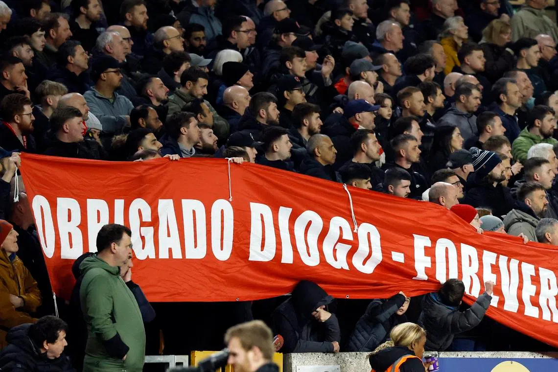 Soccer Football - Premier League - Wolverhampton Wanderers v Liverpool - Molineux Stadium, Wolverhampton, Britain - March 3, 2026 Liverpool fans with a banner for former Liverpool player Diogo Jota Action Images via Reuters/Peter Cziborra/File Photo