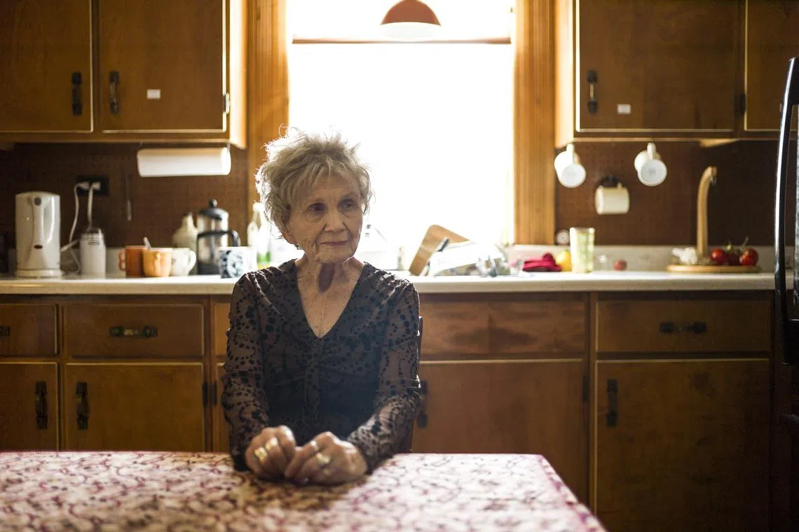 Alice Munro's stories explored sex, yearning, discontent, aging, moral conflict and other themes in rural settings.