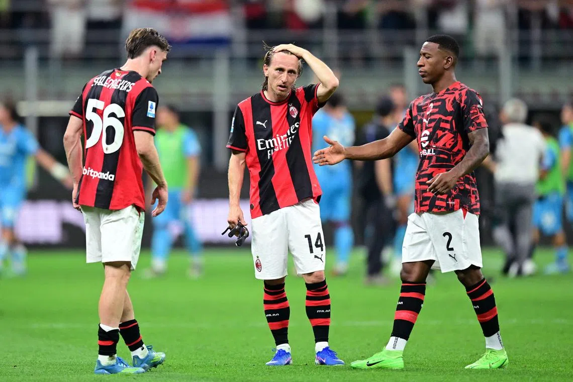 Soccer Football - Serie A - AC Milan v Cagliari - San Siro, Milan, Italy - May 24, 2026 AC Milan's Alexis Saelemaekers, Luka Modric and Pervis Estupinan look dejected after the match REUTERS/Daniele Mascolo