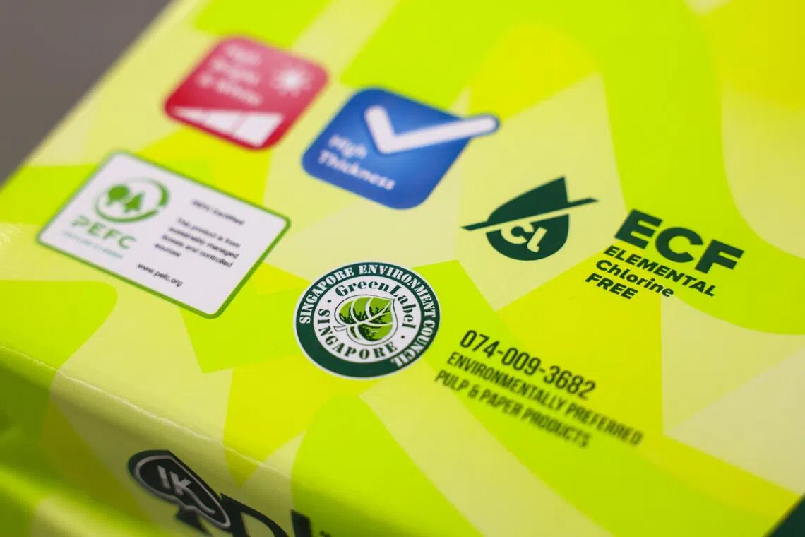 It means boycotting products without green labels, which indicate whether a company has sustainable land use practices, such as not clearing land by fire.