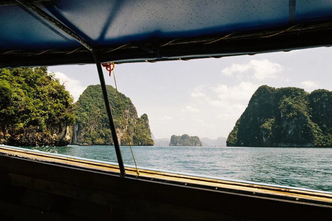 photo-view-karst-formations-krabi-thailand-detour-destination-phuket