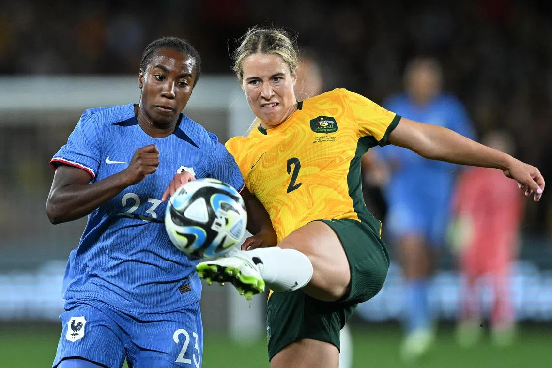epa10746090 Courtney Nevin of the Matildas kicks the ball while under pressure from Vicki Becho (L) of France during the 'Send Off Match' between Australia and France, ahead of the FIFA Women's World Cup 2023, at Marvel Stadium in Melbourne, Victoria, Australia, 14 July 2023.  EPA-EFE/JAMES ROSS  AUSTRALIA AND NEW ZEALAND OUT