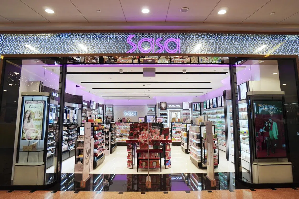 Sa Sa, which is best known for its range of cosmetics, beauty products and scents, officially marked its re-entry to Singapore with the opening of an outlet at Jurong Point on Dec 7. 