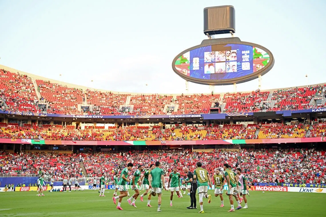 Soccer Football - FIFA World Cup 2026 - Group J - Algeria v Austria - Kansas City Stadium, Kansas City, Missouri, U.S. - June 27, 2026 Algeria players during the warm up before the match REUTERS/Annegret Hilse