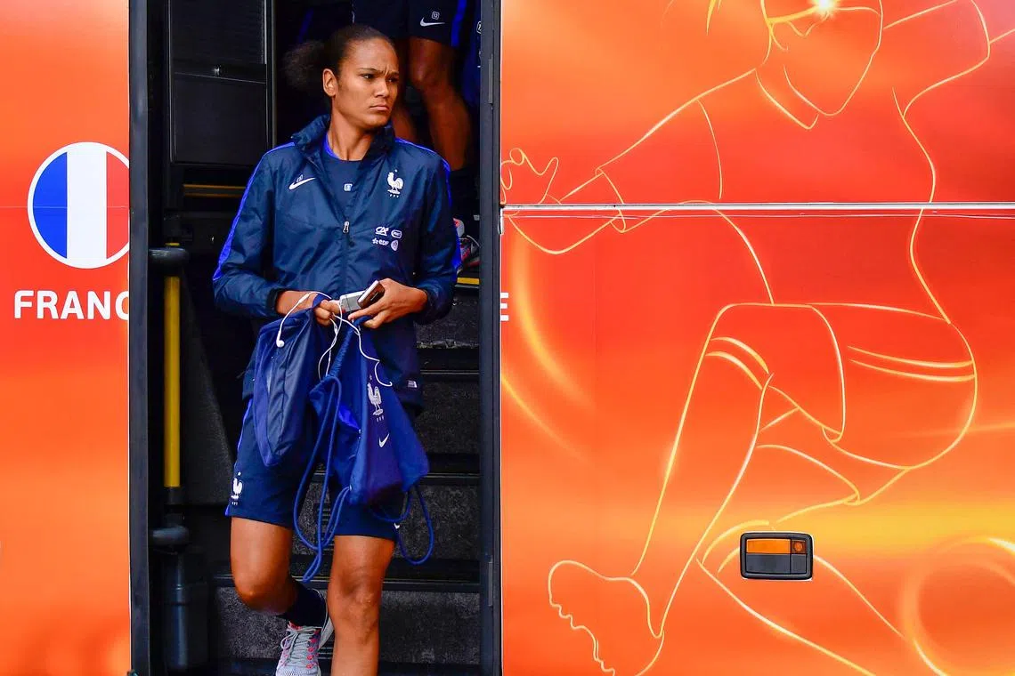 The former captain of the French women's team Wendie Renard announced on Friday that she was "taking a step back" from the team, claiming the current set-up was detrimental to her mental health.