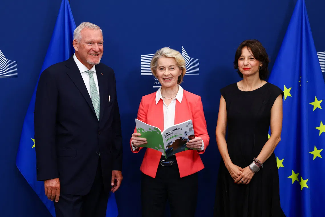 European Commission President Ursula von der Leyen, flanked by co-chairs of the Special Panel on child safety online, Jorg Fegert (left) and Maria Melchior.