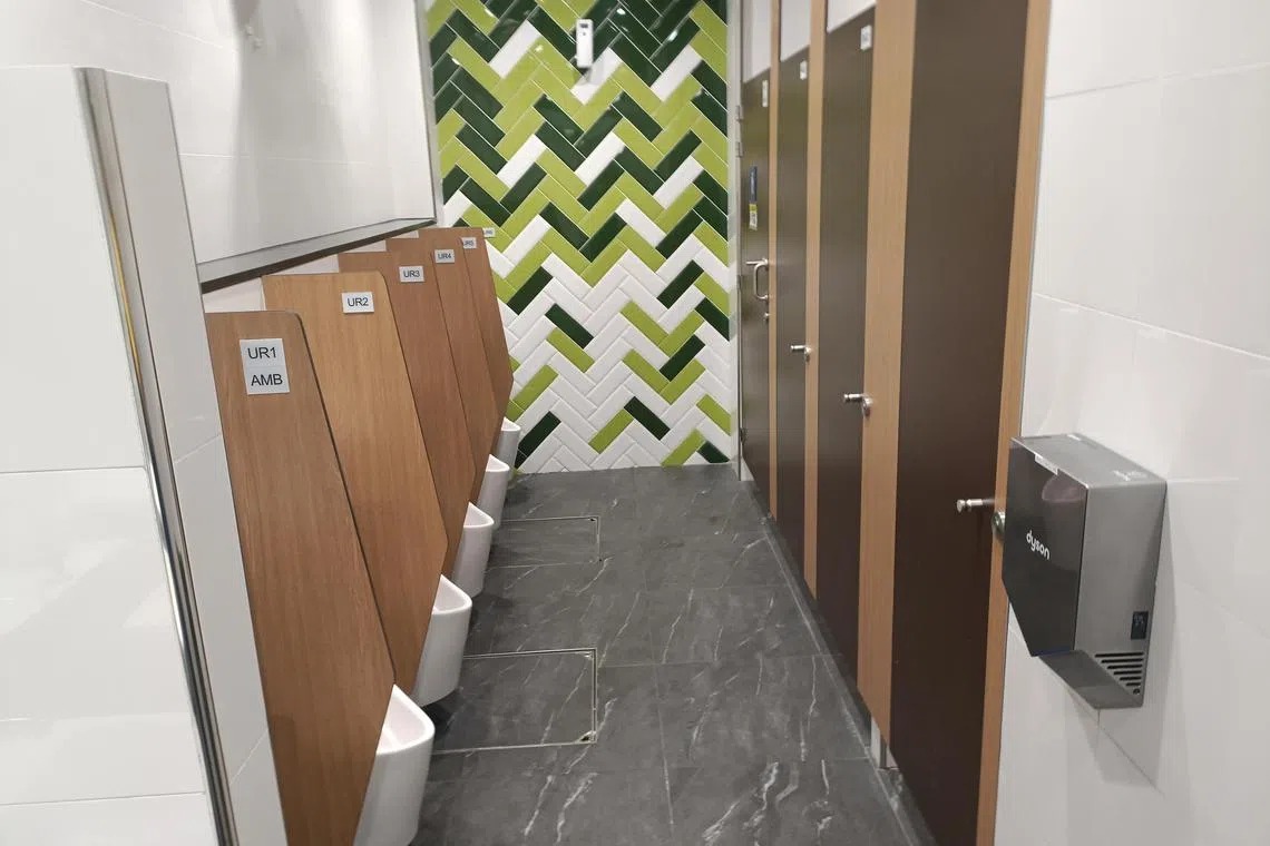 kxtoilet07 - The toilet at Admiralty MRT, which Kelvin Yap says sets the standard for an above-average lavatory.


Credit: Kelvin Yap