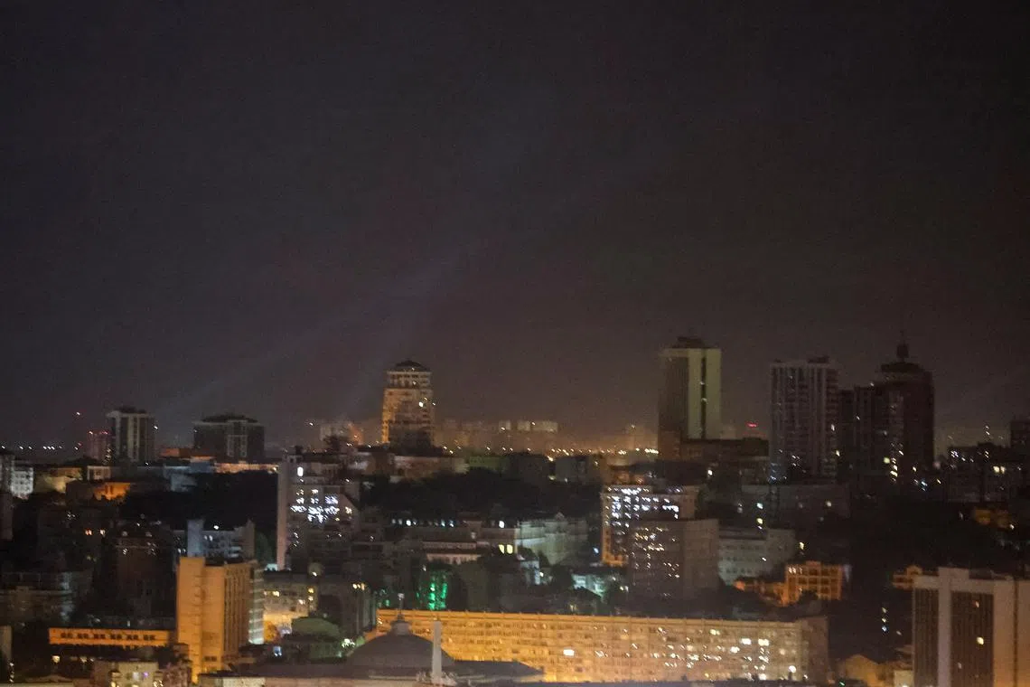 FILE PHOTO: Ukrainian service personnel use searchlights as they search for drones in the sky over the city centre during a Russian drone strike, amid Russia's attack on Ukraine, in Kyiv, Ukraine September 7, 2024. REUTERS/Gleb Garanich/File Photo