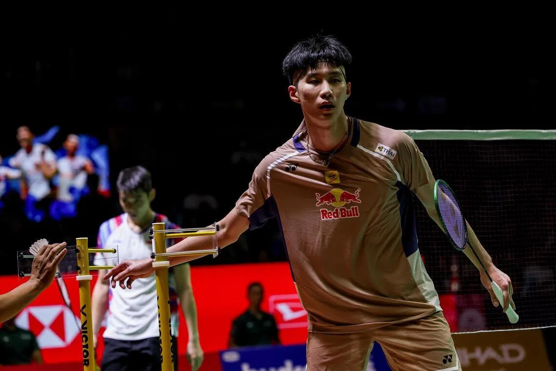Loh Kean Yew upset by Thai upstart Panitchaphon at Indonesia Masters