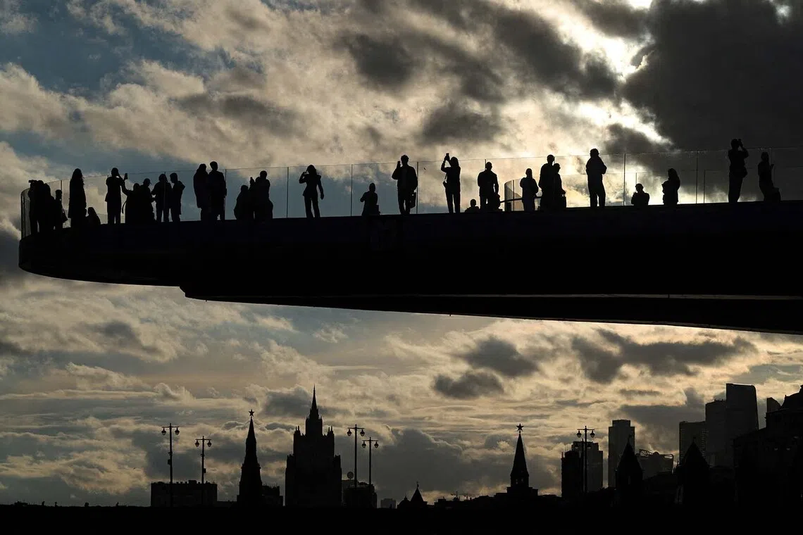 People gather on the pedestrian bridge over the Moskva River in Zaryadye park in central Moscow, Russia, September 2, 2026. REUTERS/Ramil Sitdikov TPX IMAGES OF THE DAY