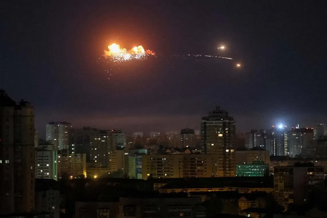 A ballistic missile explodes in the sky over the city during a Russian drone strike, amid Russia's attack on Ukraine, in Kyiv, Ukraine April 24, 2025. REUTERS/Gleb Garanich TPX IMAGES OF THE DAY