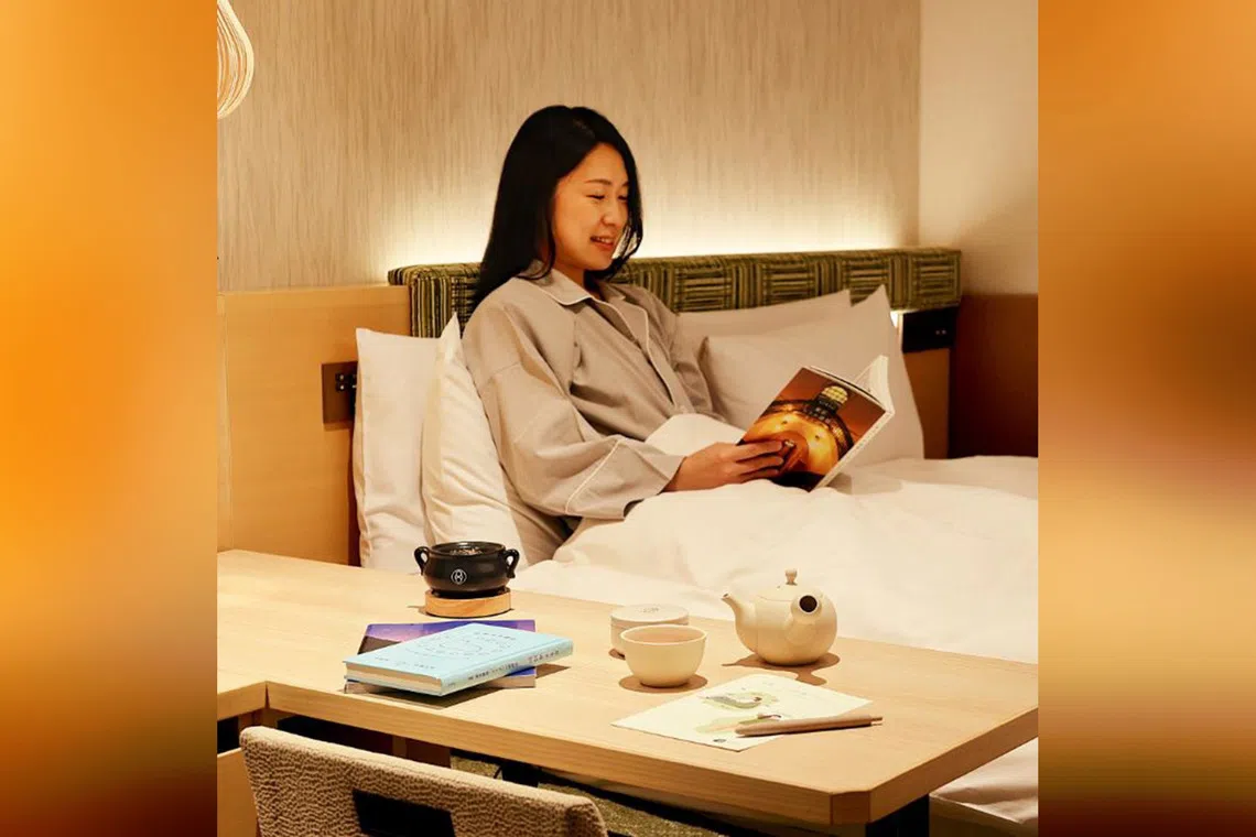 A sleep retreat plan called Totono-ne, featuring the relaxing effects of tea, is proving a popular offering for Hotel 1899 Tokyo in the capital’s Shimbashi business district.