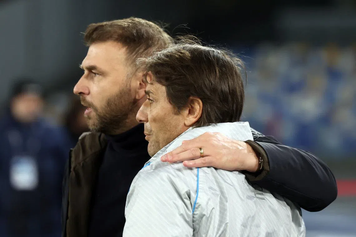 Soccer Football - Serie A - Napoli v Hellas Verona - Stadio Diego Armando Maradona, Naples, Italy - January 7, 2026 Napoli coach Antonio Conte and Hellas Verona head coach Paolo Zanetti before the match REUTERS/Ciro De Luca