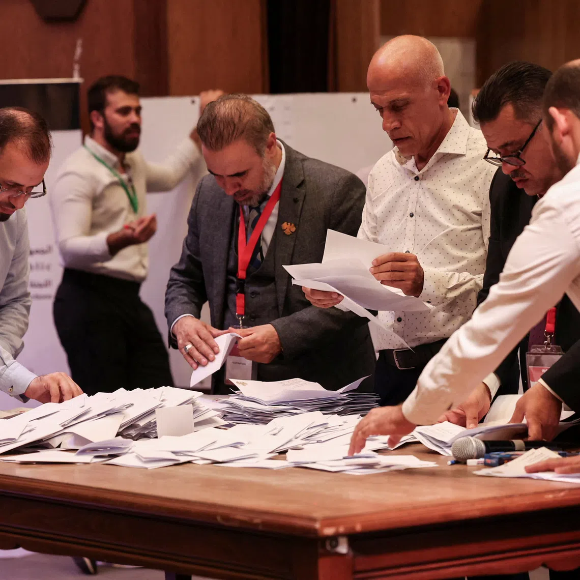 Members of electoral colleges count votes, on the day they vote for candidates of the new Syrian Parliament since Bashar al-Assad's government was toppled, in Aleppo, Syria, October 5, 2025. REUTERS/Mahmoud Hassano