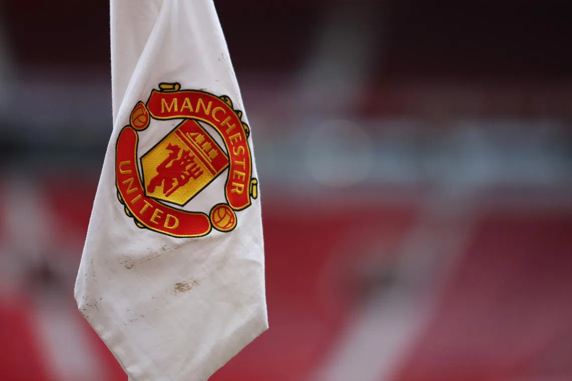 FILE PHOTO: Soccer Football - Premier League - Manchester United v West Ham United - Old Trafford, Manchester, Britain - January 22, 2022 General view of the corner flag inside the stadium before the match REUTERS/Phil Noble