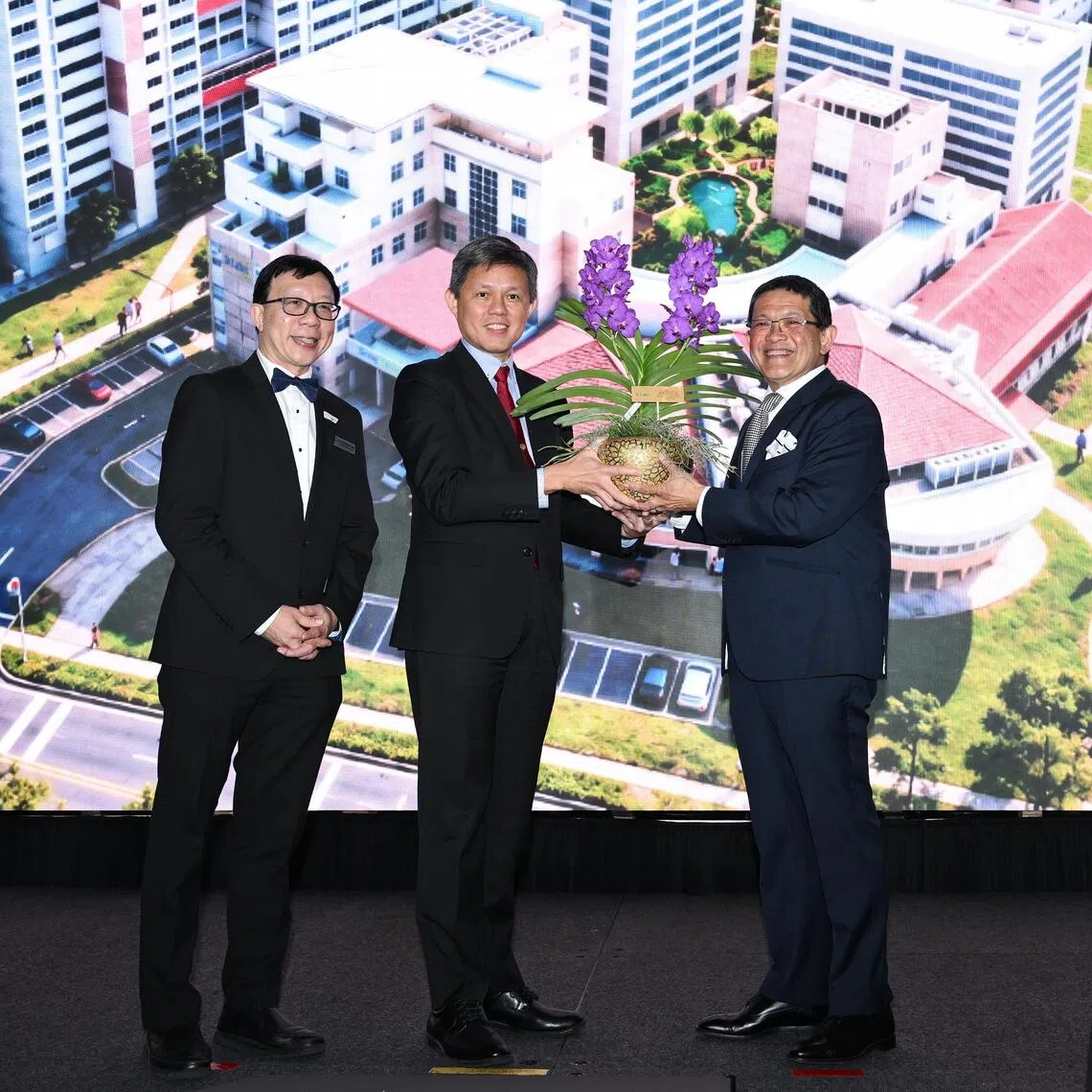 St Luke’s Hospital chairman Khoo Teng Cheong (right) presenting the SLH 30th Anniversary Commemorative Orchid, Vanda St Luke’s Hospital, to Coordinating Minister for Public Services Chan Chun Sing. Looking on is SLH chief executive Tan Boon Yeow.