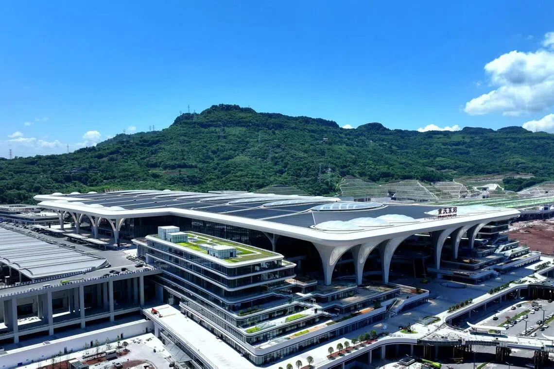 awinland -
The world’s largest high-speed rail station - Chongqingdong - that opened its doors in June this year is a landmark in the historic Nan’an district, flanked by some of the country’s most modern tracks that can facilitate the movement of train carriages up to speeds of 350 km/h. Roughly the size of 170 football fields - it can accommodate 10,000 passengers and visitors every hour. The eight-storey station with six funnel-shaped pillars at its entrance, resembling the municipality’s signature white fig trees and their wide-spreading canopies, is the latest symbol of Chongqing’s development. Mr Xi has labelled the city a “comprehensive transportation hub for the opening of inland cities”.


under Foreign By and Copyright: Handout by Ni Qiansong