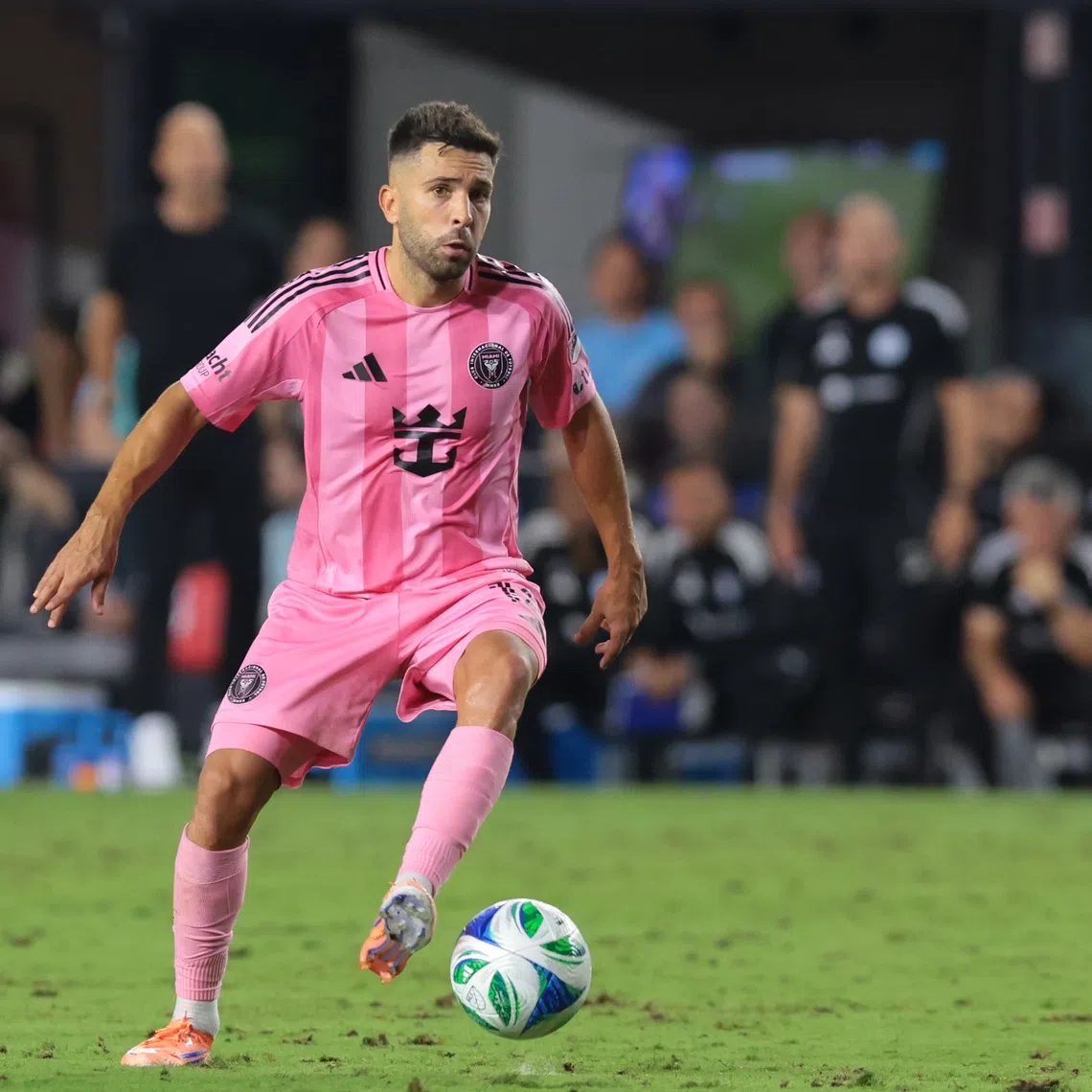 Sep 30, 2025; Fort Lauderdale, Florida, USA; Inter Miami CF defender Jordi Alba (18) controls the ball against the Chicago Fire during the second half at Chase Stadium. Mandatory Credit: Sam Navarro-Imagn Images