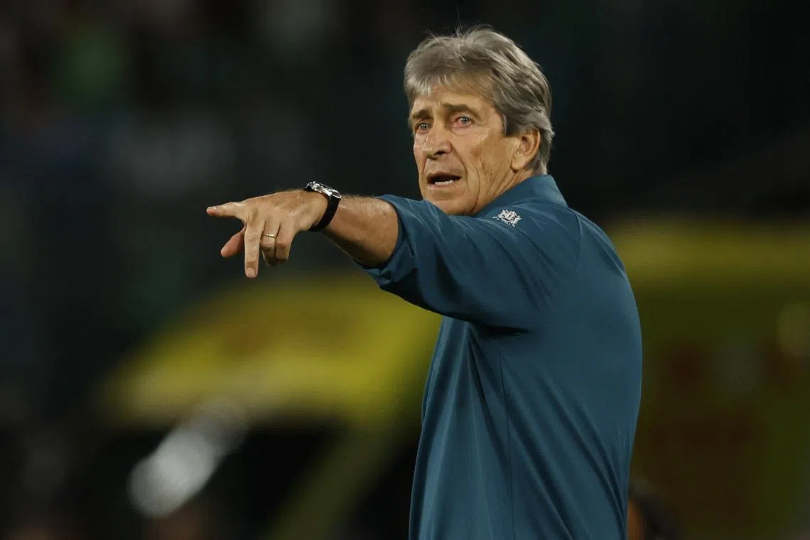 Soccer Football - Conference League - Semi Final - First Leg - Real Betis v Fiorentina - Estadio Benito Villamarin, Seville, Spain - May 1, 2025 Real Betis coach Manuel Pellegrini REUTERS/Marcelo Del Pozo